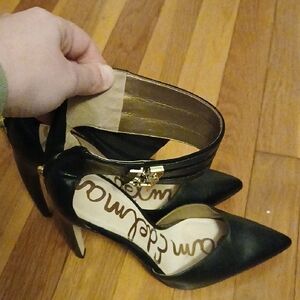Sam Edelman Black Pointed Toe Heels